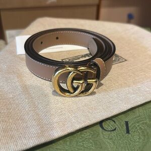 Very gently worn Gucci Marmont belt in tan.